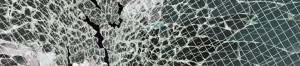 Разбитое армированное стекло